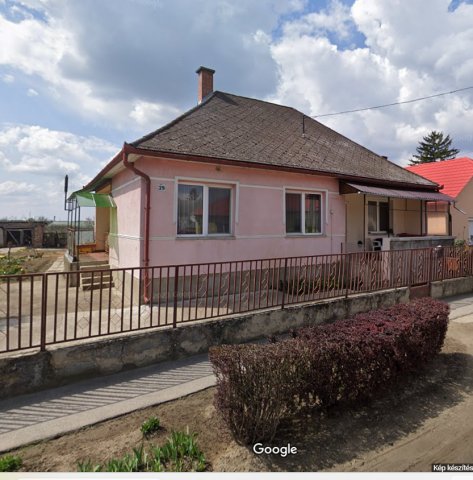 Eladó családi ház, Komorón 19.5 M Ft, 3 szobás