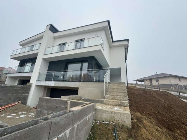 Eladó ikerház, Pécelen 154.99 M Ft, 5 szobás