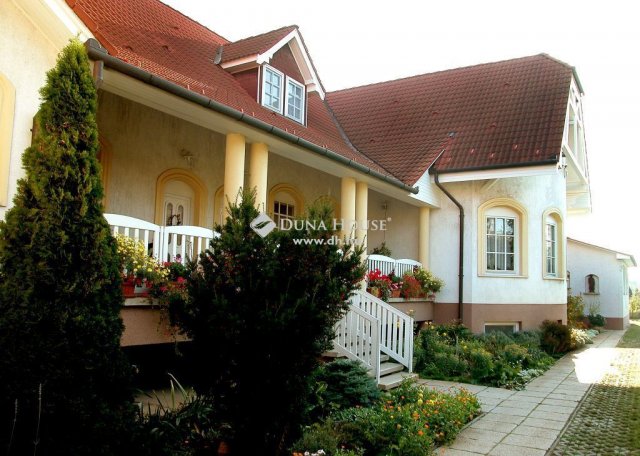 Eladó családi ház, Lajosmizsén 160 M Ft, 14 szobás