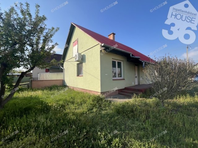Eladó családi ház, Kecskeméten 39.8 M Ft, 3 szobás