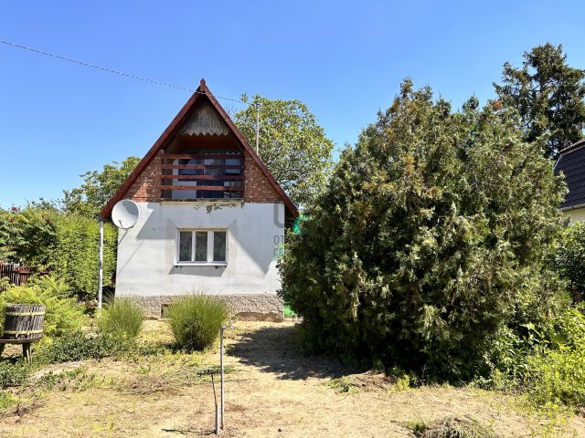 Eladó családi ház, Cegléden 18.8 M Ft, 2 szobás