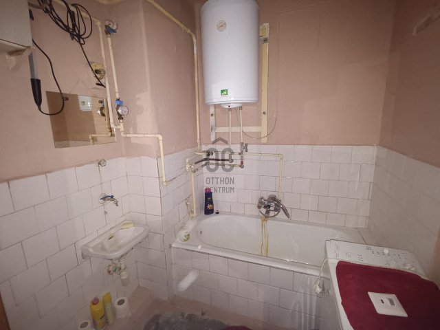 Eladó téglalakás, Szolnokon 18.5 M Ft, 1 szobás