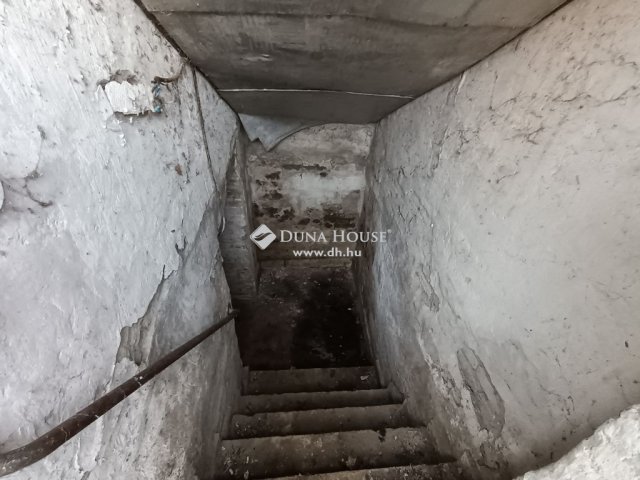 Eladó családi ház, Abonyban 13.9 M Ft, 2 szobás