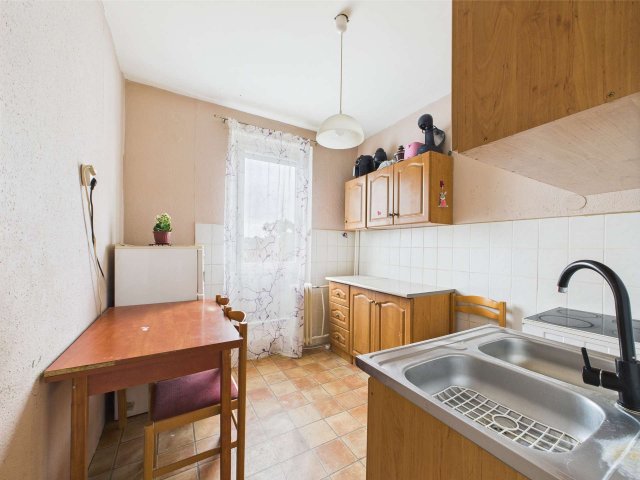 Eladó téglalakás, Komlón, Körtvélyes utcában 13.9 M Ft