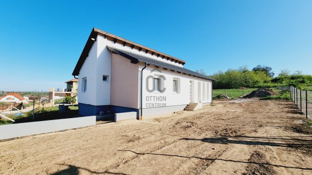 Eladó családi ház, Kerepesen 90.5 M Ft, 4 szobás