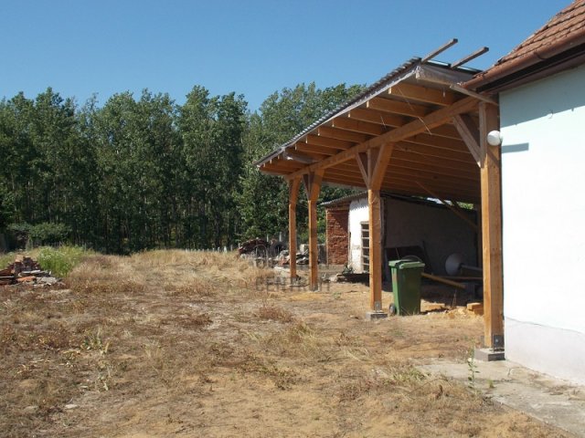 Eladó családi ház, Papon 11.2 M Ft, 2 szobás