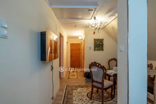 Eladó családi ház, Zalakaroson 90 M Ft, 5 szobás