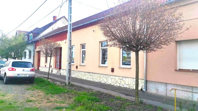 Eladó családi ház, Mohácson, Felső-dunasor utcában 42.5 M Ft