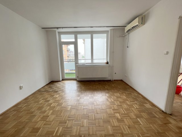 Kiadó téglalakás, albérlet, I. kerületben, Fő utcában