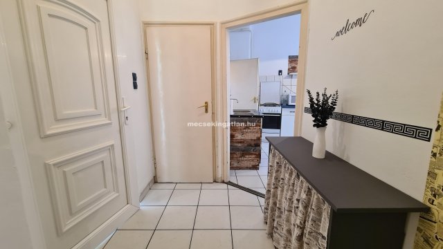 Kiadó téglalakás, albérlet, Pécsett 150 E Ft / hó, 1 szobás