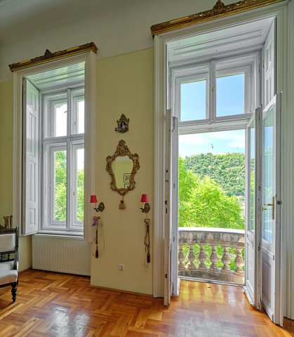 Eladó téglalakás, Budapesten, V. kerületben, Belgrád rakparton