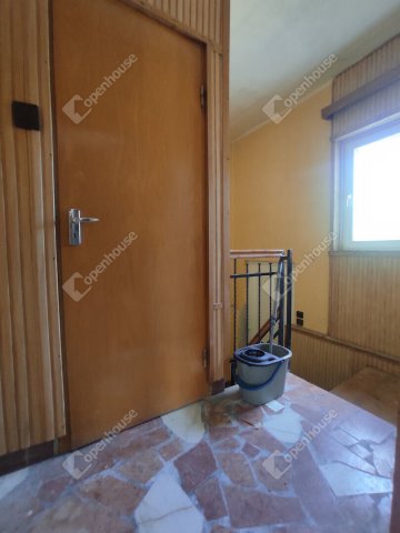 Eladó családi ház, Komáromban 95 M Ft, 5 szobás