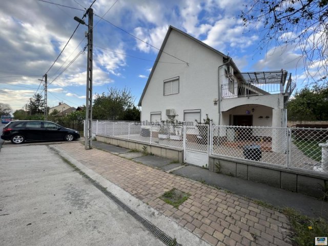 Eladó családi ház, Budapesten, XXI. kerületben 108.9 M Ft