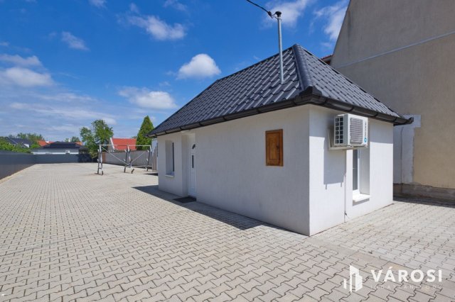 Eladó ipari ingatlan, Békéscsabán 32.5 M Ft, 1 szobás