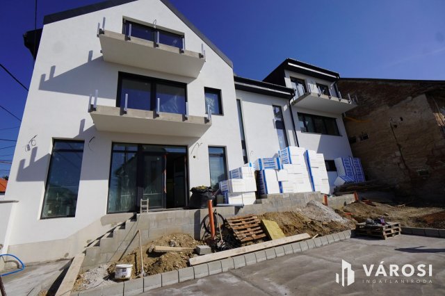 Eladó üzlethelyiség, Budaörsön 330 M Ft, 7 szobás