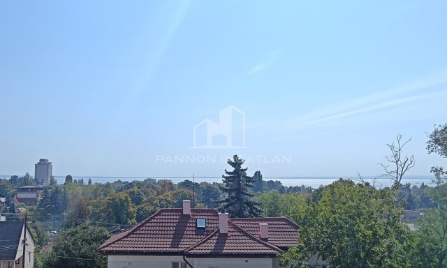 Eladó családi ház, Balatonalmádiban 220 M Ft, 7 szobás