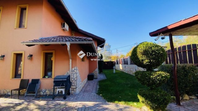 Eladó családi ház, Szentendrén 242.4 M Ft, 6 szobás