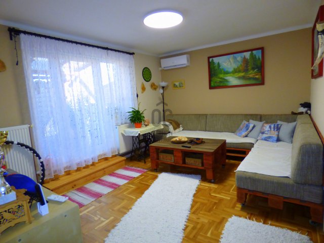 Eladó családi ház, Kerepesen 89.9 M Ft, 6 szobás