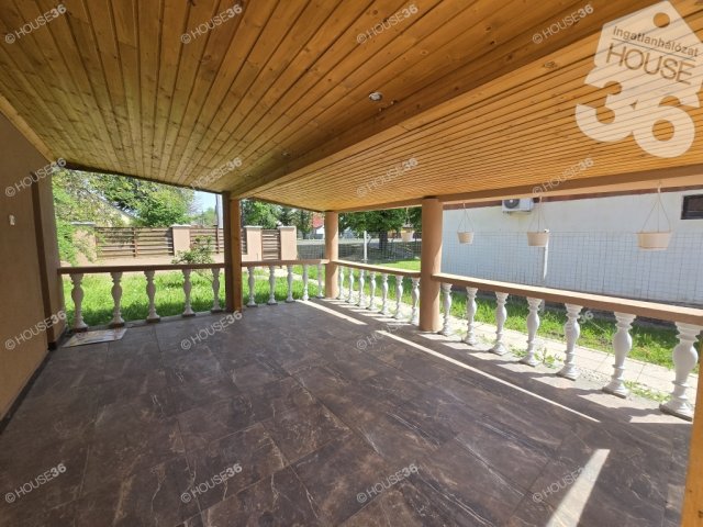 Eladó családi ház, Szolnokon 51.99 M Ft, 5 szobás