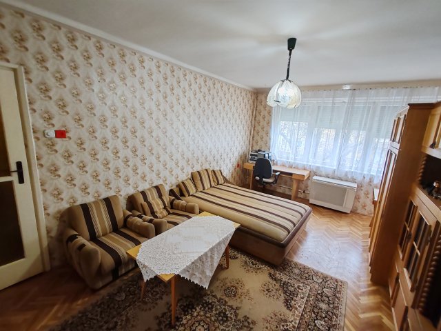 Eladó téglalakás, Szolnokon 34.9 M Ft, 2 szobás