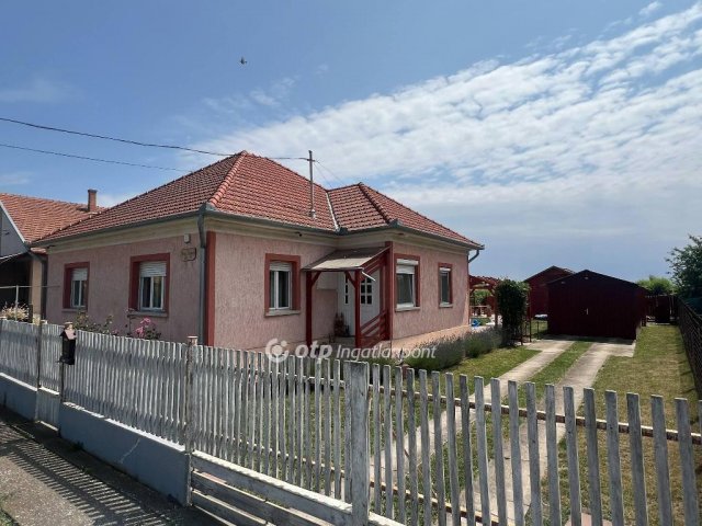 Eladó családi ház, Tápiógyörgyén 39.9 M Ft, 2 szobás