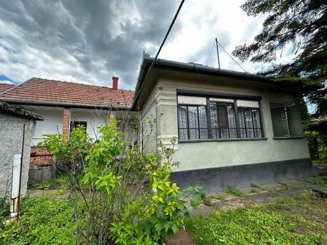 Eladó családi ház, Cecén 24.99 M Ft, 4 szobás