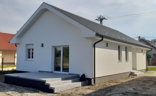 Eladó családi ház, Abában 62.7 M Ft, 4 szobás