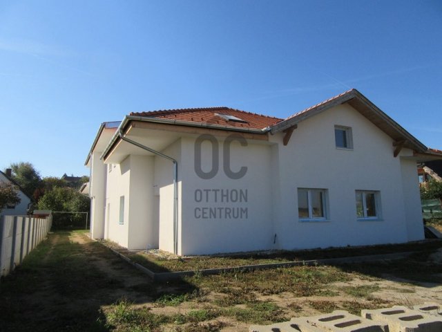Eladó téglalakás, Velencén 60 M Ft, 3 szobás