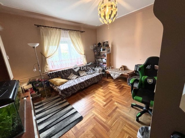 Eladó családi ház, Mogyoródon 136.5 M Ft, 10 szobás