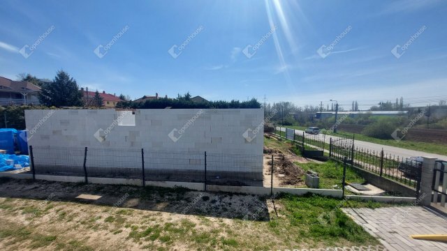 Eladó téglalakás, Tatabányán 73 M Ft, 4 szobás