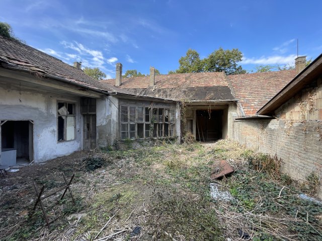 Eladó családi ház, Szekszárdon 44 M Ft, 8 szobás