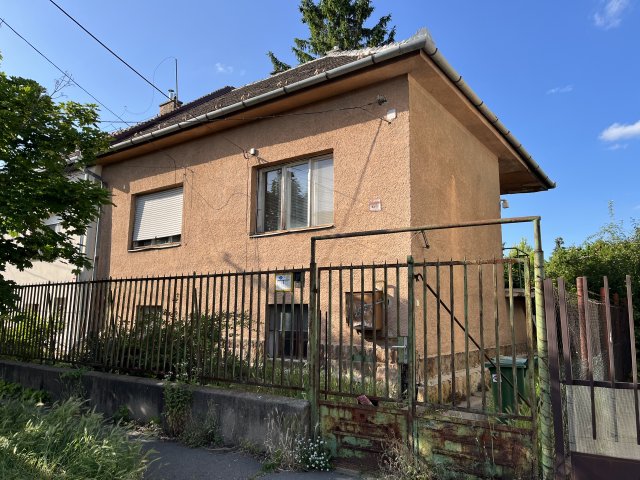 Eladó családi ház, Budapesten, XV. kerületben 89.9 M Ft