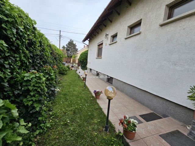 Eladó ikerház, Budapesten, XVIII. kerületben 110 M Ft, 4 szobás