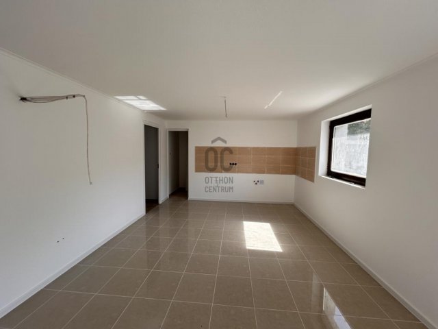 Eladó családi ház, Cegléden 36.9 M Ft, 2 szobás
