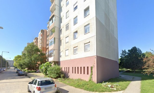 Eladó panellakás, Veszprémben 46.6 M Ft, 4 szobás