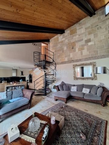 Eladó családi ház, Pécsett 135 M Ft, 4 szobás