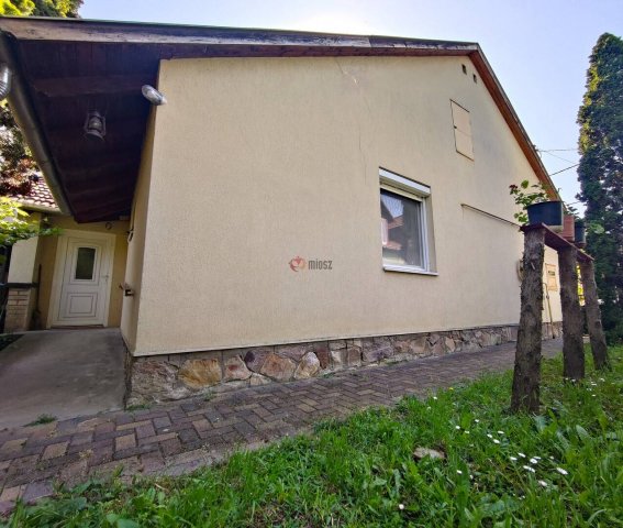 Eladó ikerház, Szegeden 68 M Ft, 2 szobás / költözzbe.hu