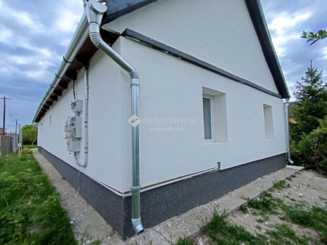 Eladó családi ház, Tápiószentmártonon 37.9 M Ft, 4 szobás