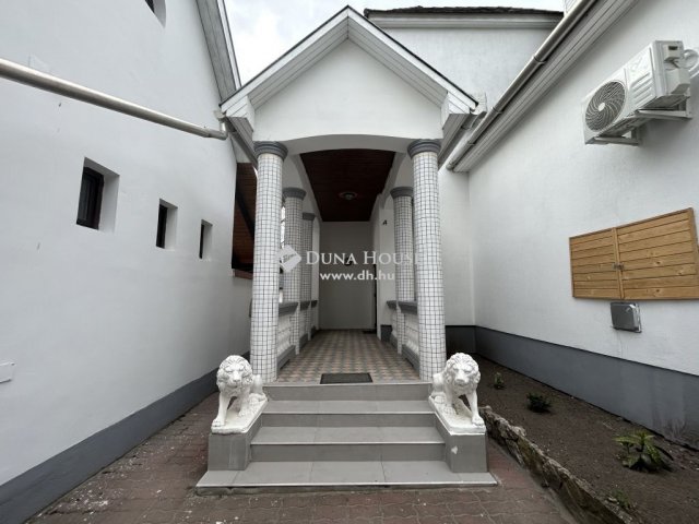 Eladó családi ház, Fülöpszálláson 300 M Ft, 19 szobás