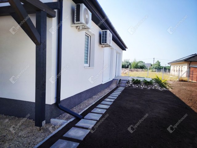 Eladó ikerház, Székesfehérvárott 98 M Ft, 4 szobás