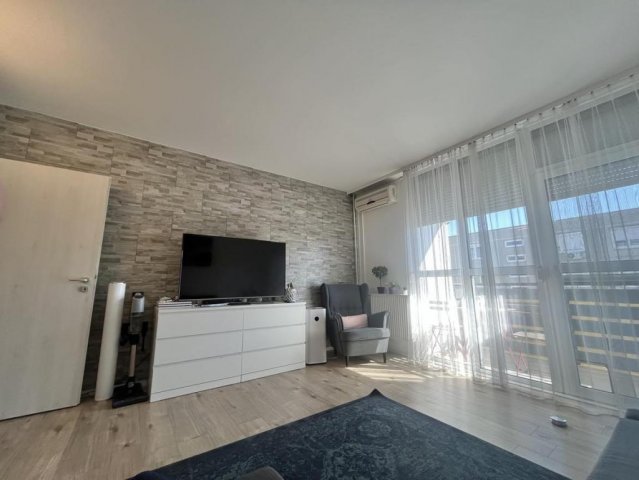 Eladó panellakás, Szigetszentmiklóson 53.99 M Ft, 2+1 szobás