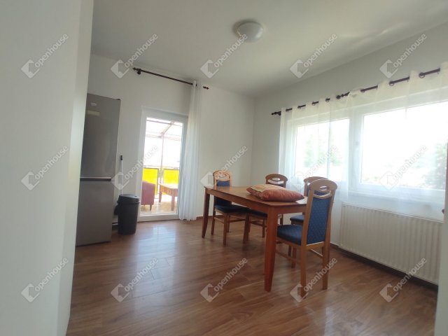 Kiadó családi ház, albérlet, Komáromban 800 E Ft / hó