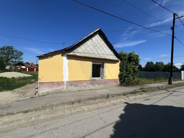 Eladó családi ház, Jászfényszarun 10 M Ft, 1 szobás