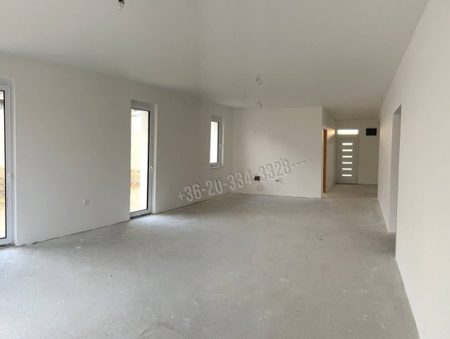 Eladó családi ház, Nagytarcsán 214.9 M Ft, 8 szobás