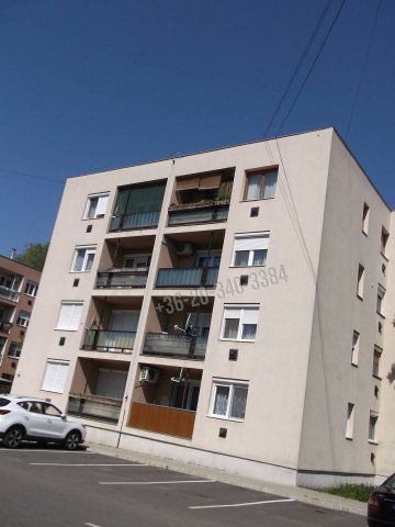 Eladó panellakás, Hajdúböszörményen 35 M Ft, 2 szobás