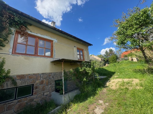 Eladó családi ház, Sukorón 69.9 M Ft, 4 szobás