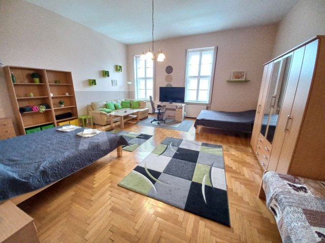 Kiadó téglalakás, albérlet, Szegeden 400 E Ft / hó, 3 szobás