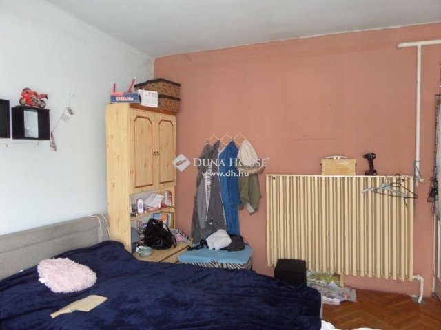 Eladó családi ház, Pécsett 46 M Ft, 4 szobás