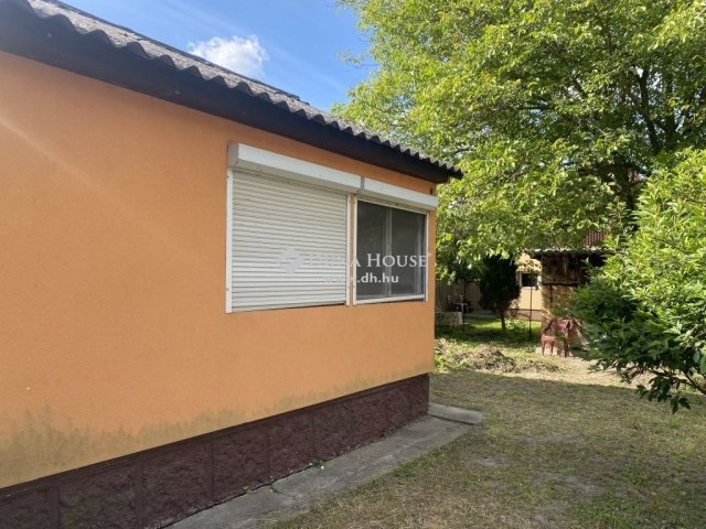 Eladó családi ház, Tasson 17 M Ft, 2 szobás