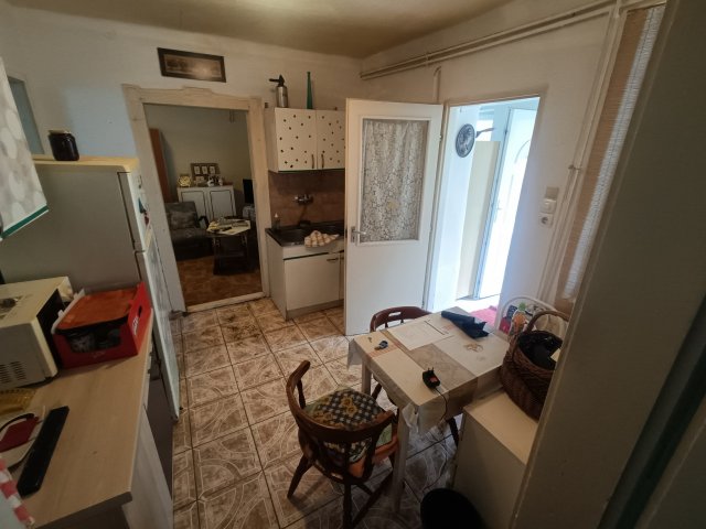 Eladó családi ház, Szákszenden 30 M Ft, 2 szobás